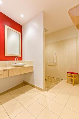 Imagen de la habitación del Hotel H&ocirc;tel Auberge de Chavannes. Foto 7