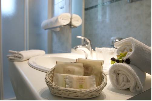 Imagen de la habitación del Hotel H&ocirc;tel Aur&eacute;lia. Foto 5