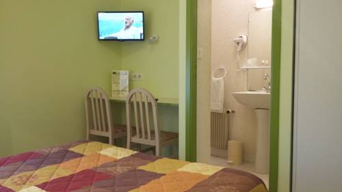 Imagen de la habitación del Hotel H&ocirc;tel Aux Cerisiers. Foto 5