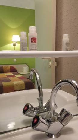 Imagen de la habitación del Hotel H&ocirc;tel Aux Cerisiers. Foto 6