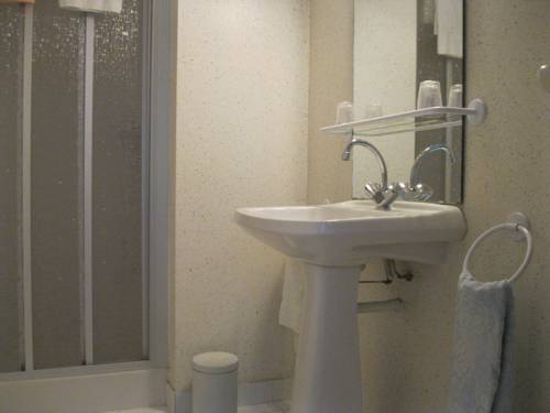 Imagen de la habitación del Hotel H&ocirc;tel Aux Cerisiers. Foto 12