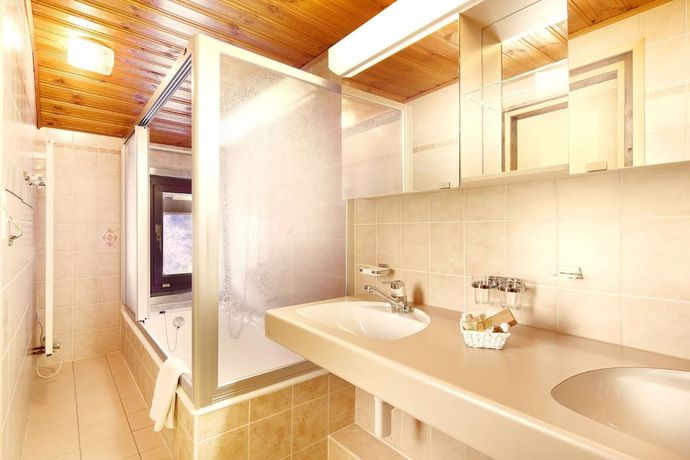 Imagen de la habitación del Hotel Hôtel Aux Mille Etoiles. Foto 6