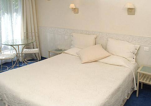 Imagen general del Hotel H&ocirc;tel Azur Bord De Mer. Foto 2