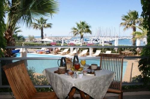 Imagen general del Hotel H&ocirc;tel Azur Bord De Mer. Foto 7