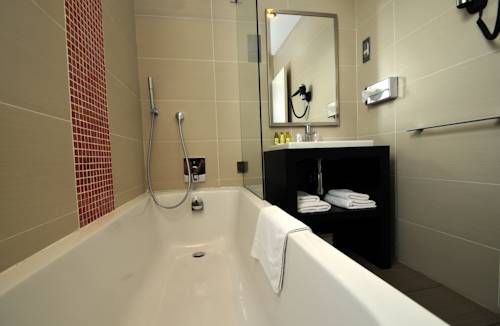 Imagen de la habitación del Hotel H&ocirc;tel Baptistin. Foto 5