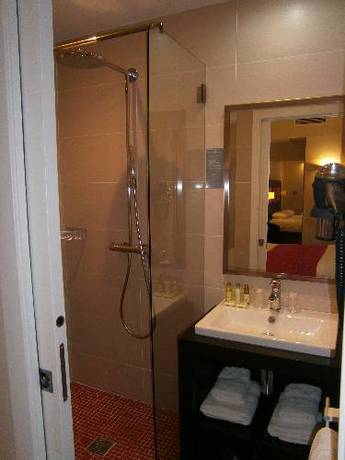 Imagen de la habitación del Hotel H&ocirc;tel Baptistin. Foto 14