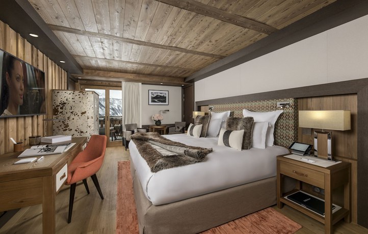 Imagen de la habitación del Hotel H&ocirc;tel Barri&egrave;re Les Neiges Courchevel. Foto 12
