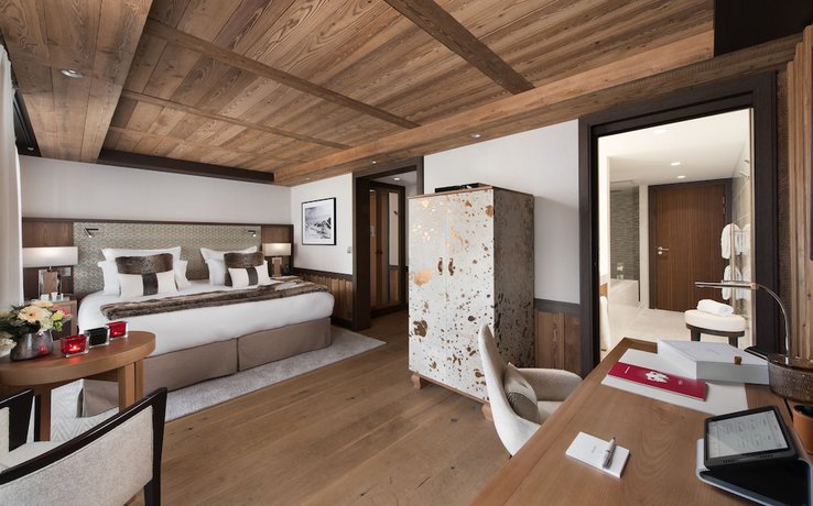 Imagen de la habitación del Hotel H&ocirc;tel Barri&egrave;re Les Neiges Courchevel. Foto 14