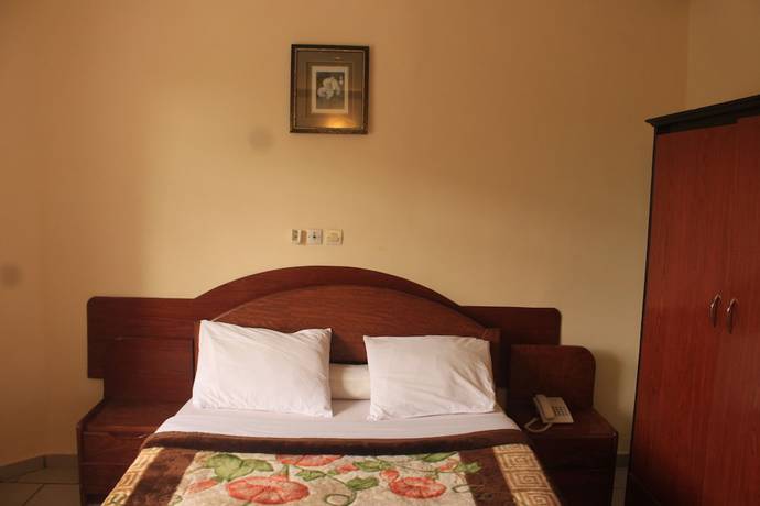 Imagen de la habitación del Hotel H&ocirc;tel Beau Rivage, Deido. Foto 9