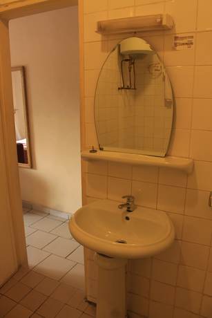Imagen de la habitación del Hotel H&ocirc;tel Beau Rivage, Deido. Foto 12