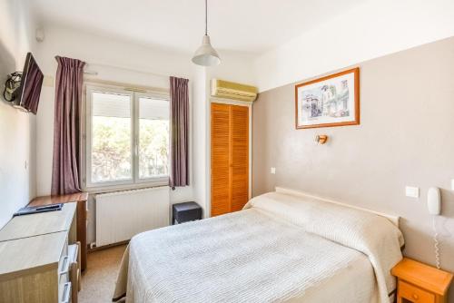 Imagen de la habitación del Hotel H&ocirc;tel Beau Rivage, LE LAVANDOU. Foto 8