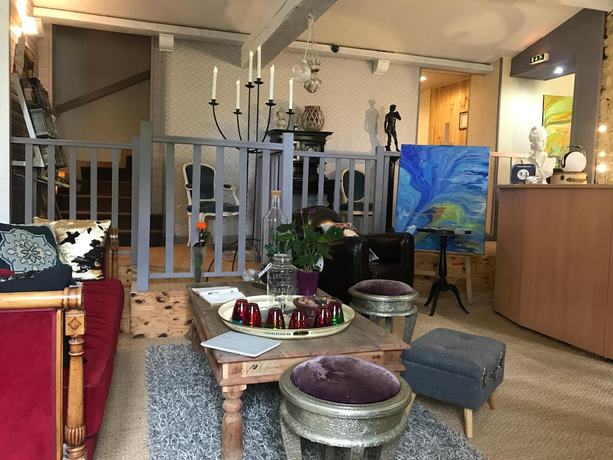 Imagen de los interiores del Hotel H&ocirc;tel Bien-Etre Aux Cypr&egrave;s de Marquay. Foto 19