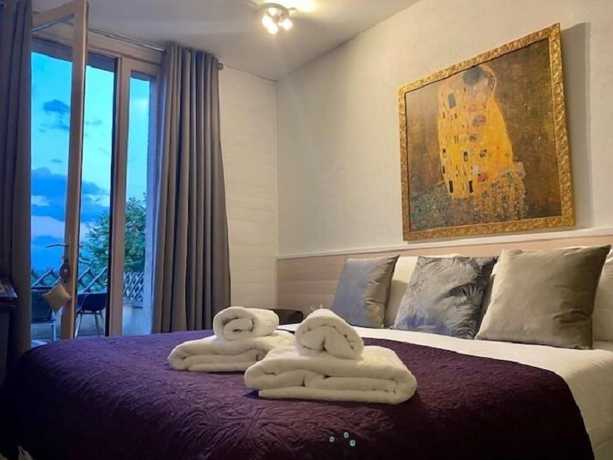 Imagen de la habitación del Hotel H&ocirc;tel Bien-Etre Aux Cypr&egrave;s de Marquay. Foto 12