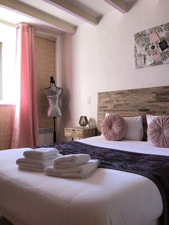Imagen de la habitación del Hotel H&ocirc;tel Bien-Etre Aux Cypr&egrave;s de Marquay. Foto 14