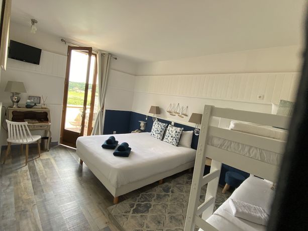 Imagen de la habitación del Hotel H&ocirc;tel Bien-Etre Aux Cypr&egrave;s de Marquay. Foto 16