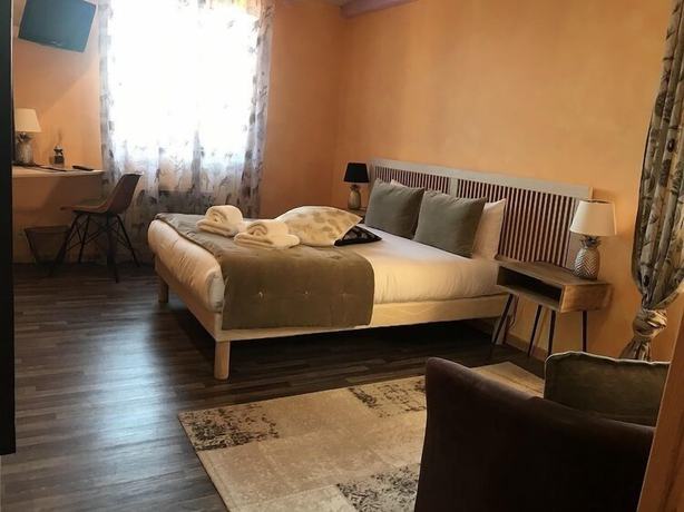 Imagen de la habitación del Hotel H&ocirc;tel Bien-Etre Aux Cypr&egrave;s de Marquay. Foto 18