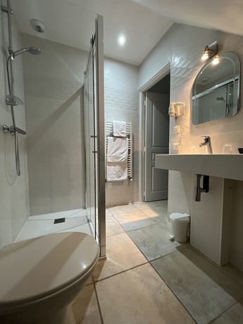 Imagen de la habitación del Hotel Hôtel Bon Encontre, Sarlat-la-Canéda. Foto 6