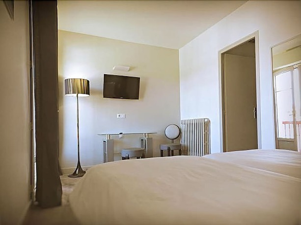 Imagen de la habitación del Hotel H&ocirc;tel Bonnet. Foto 8