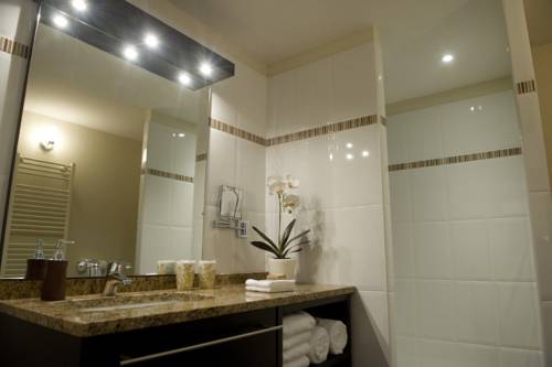 Imagen de la habitación del Hotel H&ocirc;tel Burgevin. Foto 5