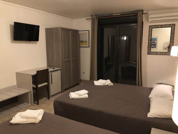 Imagen de la habitación del Hotel H&ocirc;tel Cala di Sole. Foto 8