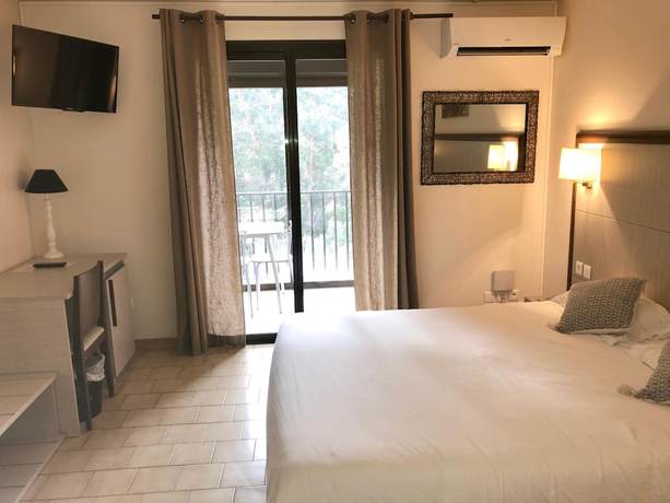 Imagen de la habitación del Hotel H&ocirc;tel Cala di Sole. Foto 11