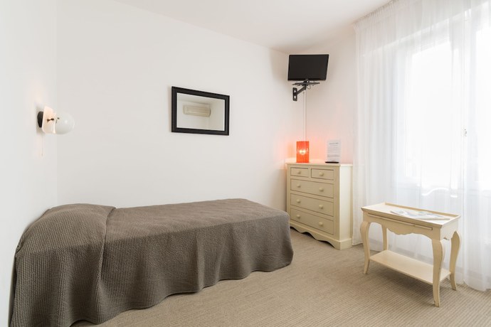 Imagen de la habitación del Hotel H&ocirc;tel Cala di l\'Oru. Foto 5