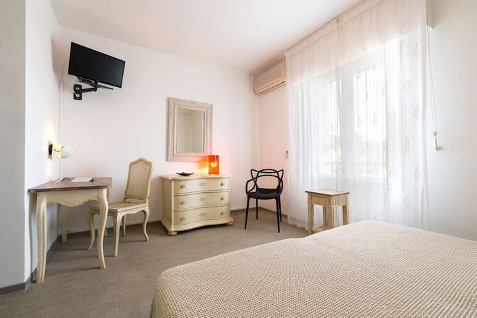 Imagen de la habitación del Hotel H&ocirc;tel Cala di l\'Oru. Foto 6