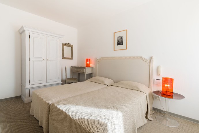 Imagen de la habitación del Hotel H&ocirc;tel Cala di l\'Oru. Foto 8