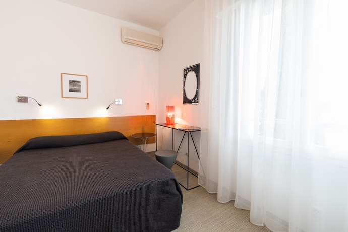 Imagen de la habitación del Hotel H&ocirc;tel Cala di l\'Oru. Foto 10
