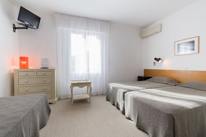 Imagen de la habitación del Hotel H&ocirc;tel Cala di l\'Oru. Foto 17