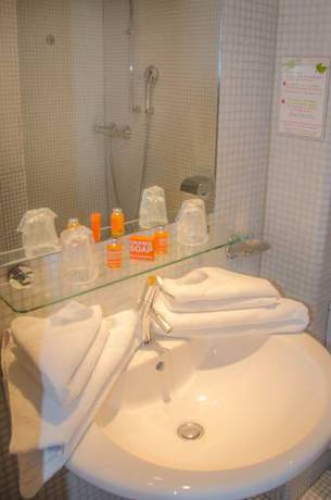 Imagen de la habitación del Hotel H&ocirc;tel California, LE LAVANDOU. Foto 6