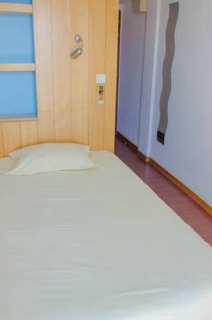 Imagen de la habitación del Hotel H&ocirc;tel California, LE LAVANDOU. Foto 7