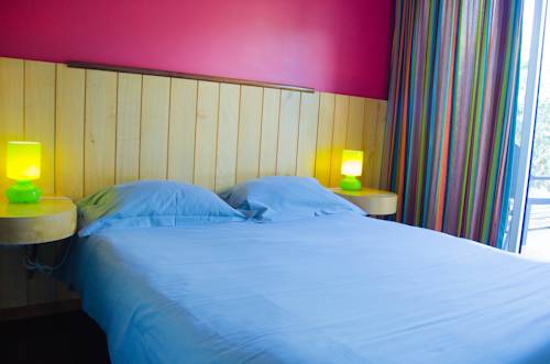 Imagen de la habitación del Hotel H&ocirc;tel California, LE LAVANDOU. Foto 12