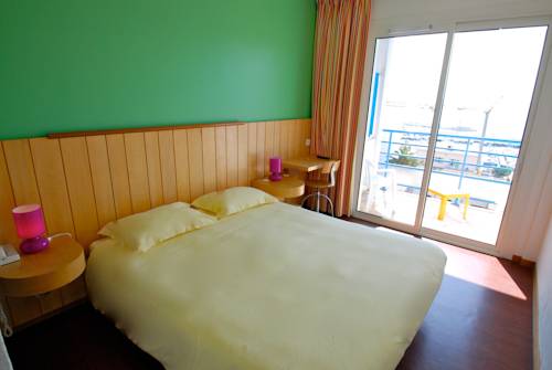 Imagen de la habitación del Hotel H&ocirc;tel California, LE LAVANDOU. Foto 13