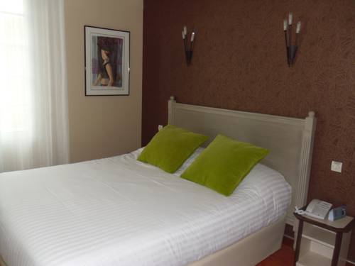 Imagen de la habitación del Hotel H&ocirc;tel Calme Des Pins Spa. Foto 4