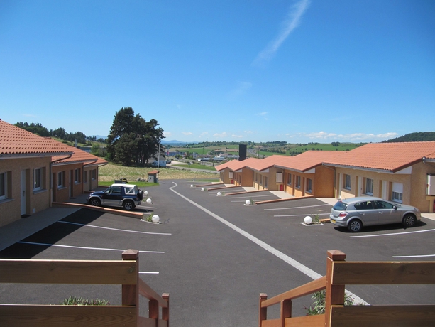 Imagen general del Hotel H&ocirc;tel Cantal Cottages. Foto 2