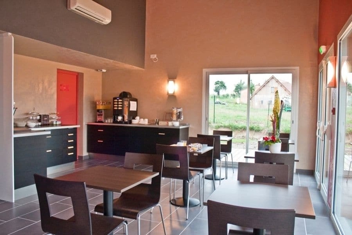Imagen del bar/restaurante del Hotel H&ocirc;tel Cantal Cottages. Foto 6