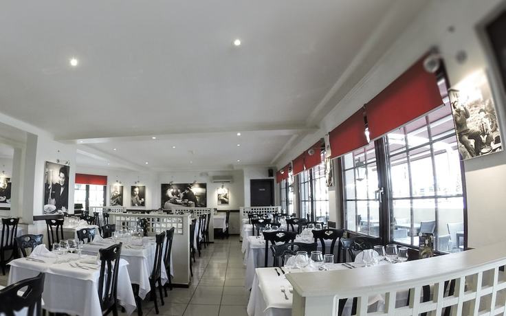 Imagen del bar/restaurante del Hotel Hôtel Carpini. Foto 9