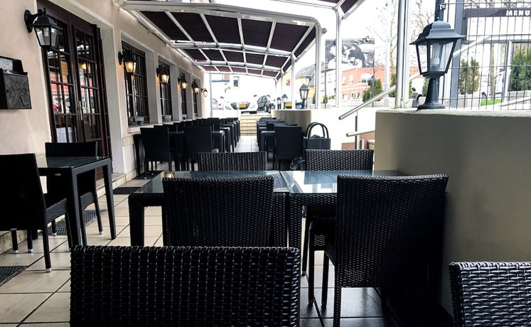 Imagen del bar/restaurante del Hotel Hôtel Carpini. Foto 13