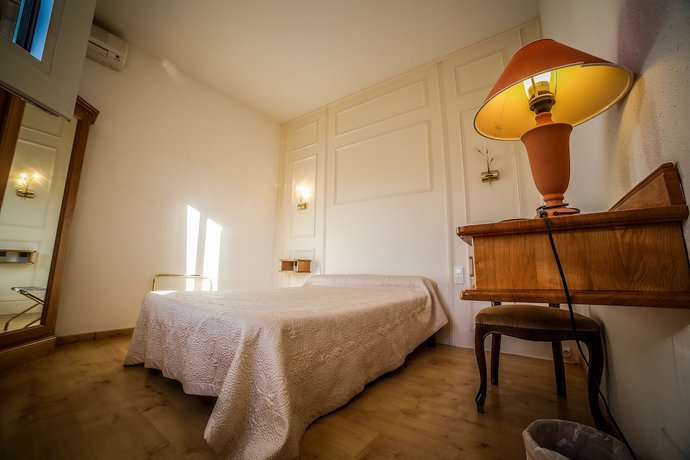 Imagen de la habitación del Hotel H&ocirc;tel Castellu Rossu. Foto 8