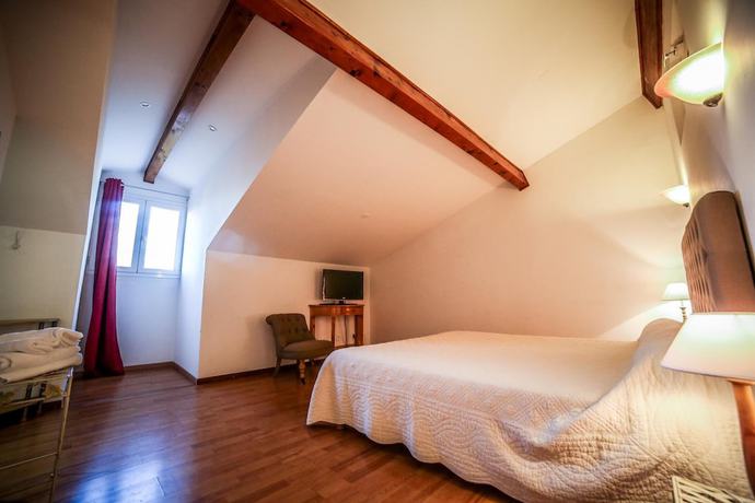 Imagen de la habitación del Hotel H&ocirc;tel Castellu Rossu. Foto 10