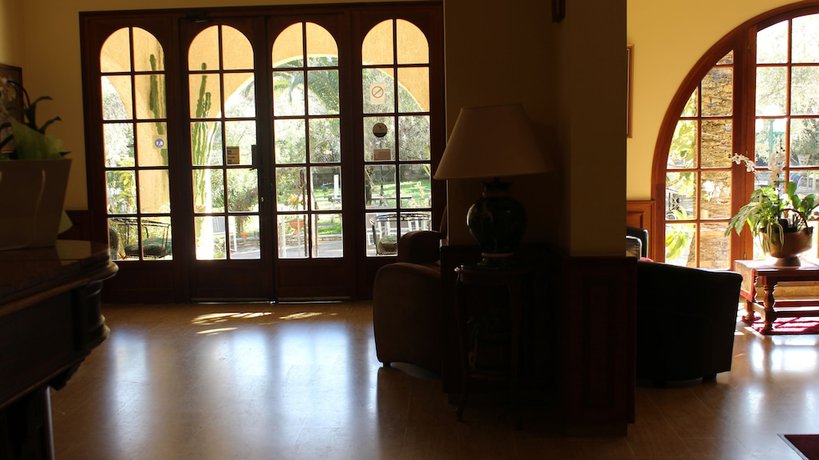 Imagen de los interiores del Hotel H&ocirc;tel Castellu Rossu. Foto 20