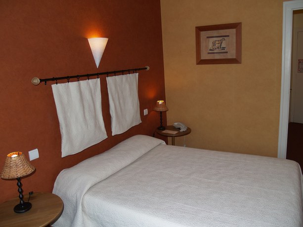 Imagen de la habitación del Hotel H&ocirc;tel Central, PAU. Foto 6