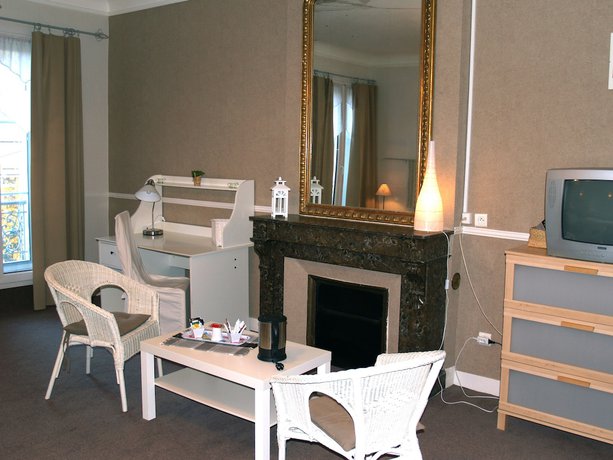 Imagen de la habitación del Hotel H&ocirc;tel Central, PAU. Foto 11