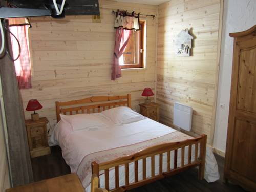 Imagen de la habitación del Hotel H&ocirc;tel Chalet Le Caribou. Foto 5