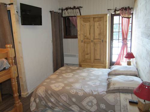 Imagen de la habitación del Hotel H&ocirc;tel Chalet Le Caribou. Foto 11