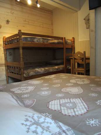 Imagen de la habitación del Hotel H&ocirc;tel Chalet Le Caribou. Foto 15