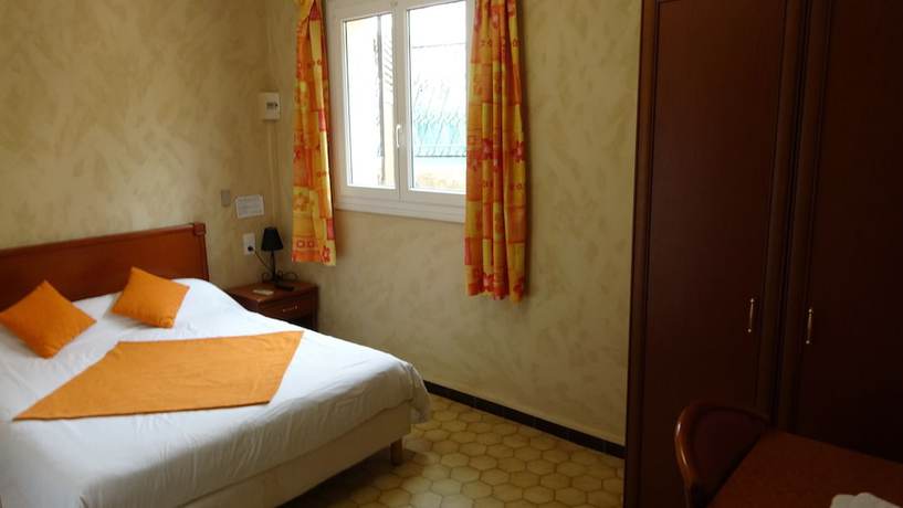 Imagen de la habitación del Hotel H&ocirc;tel Charles. Foto 5
