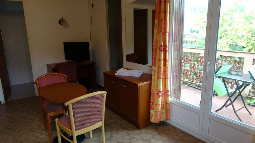 Imagen de la habitación del Hotel H&ocirc;tel Charles. Foto 10