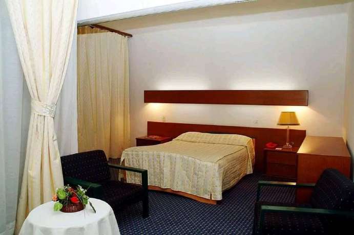 Imagen de la habitación del Hotel H&ocirc;tel Chelia. Foto 15